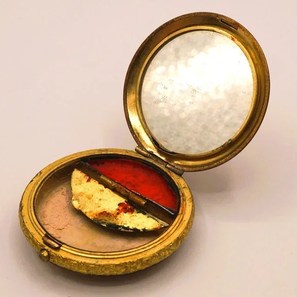 Vintage Elgin Style Brass Rouge & Powder Lions Club Compact - Picture 6 of 11